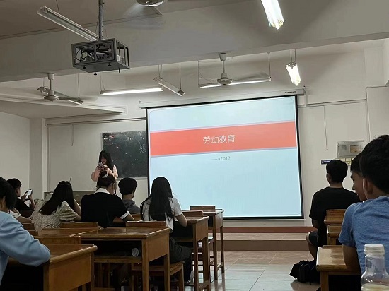 说明: C:\Users\Administrator\Desktop\今年会jinnianhuicom召开“劳动教育”主题班会2022.5.8\今年会jinnianhuicom召开“劳动教育”主题班会2022.5.8\1.jpg