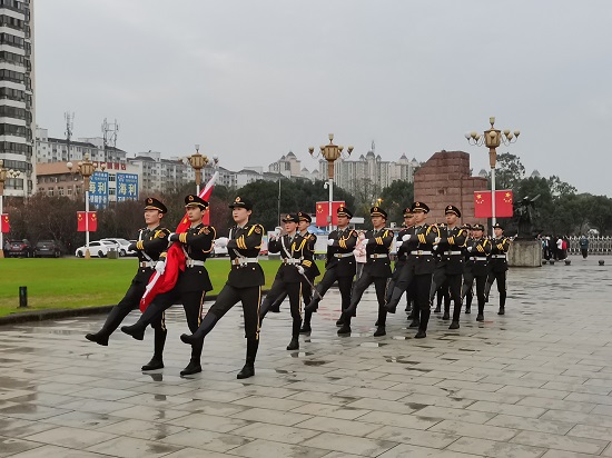 说明: C:\Users\Administrator\Desktop\今年会jinnianhuicom举行升国旗仪式\今年会jinnianhuicom举行升国旗仪式\1.jpg