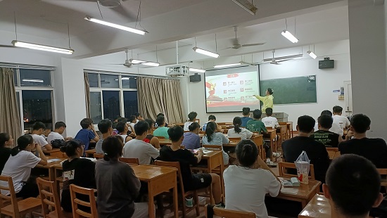 说明: C:\Users\Administrator\Desktop\今年会jinnianhuicom开展新生班级入党知识宣讲活动2021.9.17\今年会jinnianhuicom开展新生班级入党知识宣讲活动2021.9.17\2.jpg