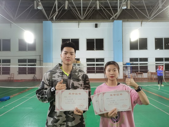 说明: C:\Users\Administrator\Desktop\2021年度今年会jinnianhuicom学生羽毛球比赛圆满落幕2021.11.16\2021年度今年会jinnianhuicom学生羽毛球比赛圆满落幕2021.11.16\2.jpg