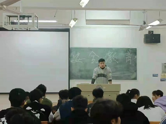 说明: C:\Users\Administrator\Desktop\今年会jinnianhuicom召开期末安全教育主题班会2021.12.27\今年会jinnianhuicom召开期末安全教育主题班会2021.12.27\1.jpg