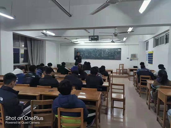 说明: C:\Users\Administrator\Desktop\今年会jinnianhuicom开展“我心向党喜迎二十大”主题班级合唱活动2022.2.28\今年会jinnianhuicom开展“我心向党喜迎二十大”主题班级合唱活动2022.2.28\3.jpg