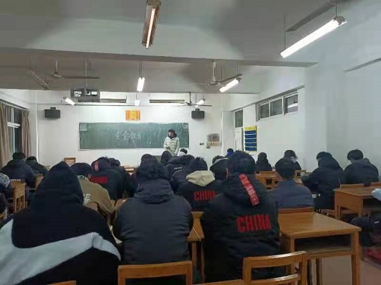 说明: C:\Users\Administrator\Desktop\今年会jinnianhuicom召开期末安全教育主题班会2021.12.27\今年会jinnianhuicom召开期末安全教育主题班会2021.12.27\4.jpg