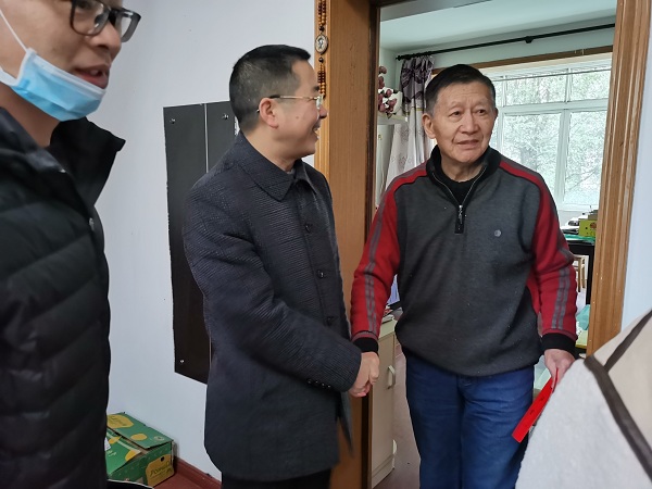 说明: C:\Users\Administrator\Desktop\今年会jinnianhuicom走访慰问离退休老同志\IMG_20210118_091713.jpg